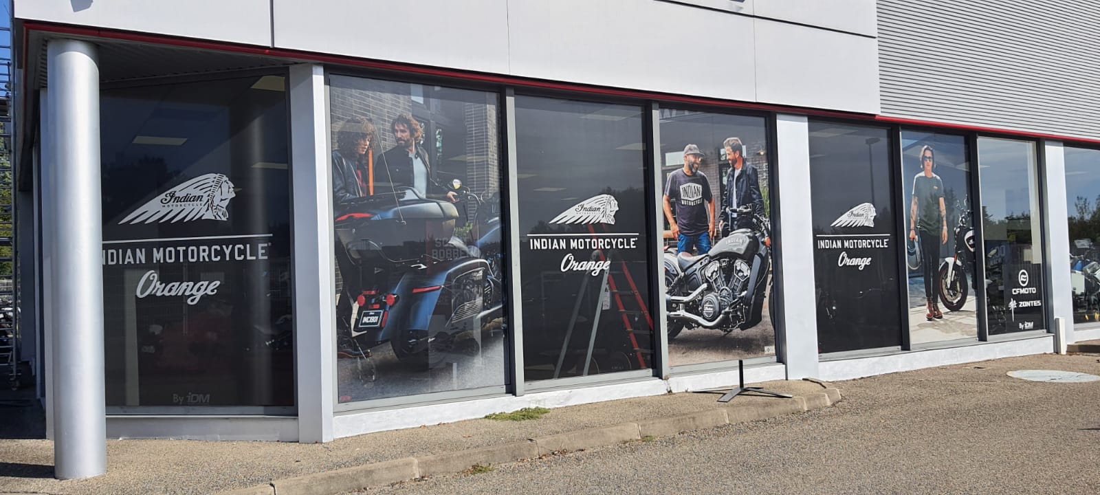 Enseigne lumineuse eclairee affiches