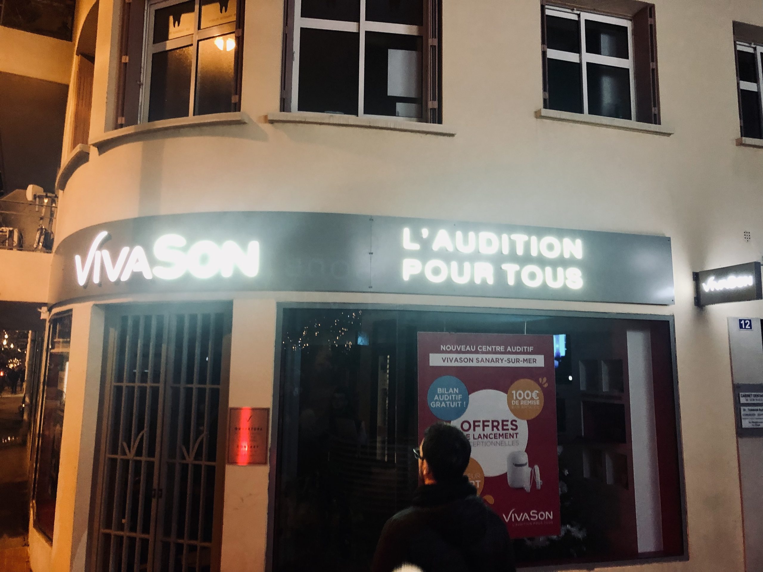 Enseigne lumineuse eclairee caisson