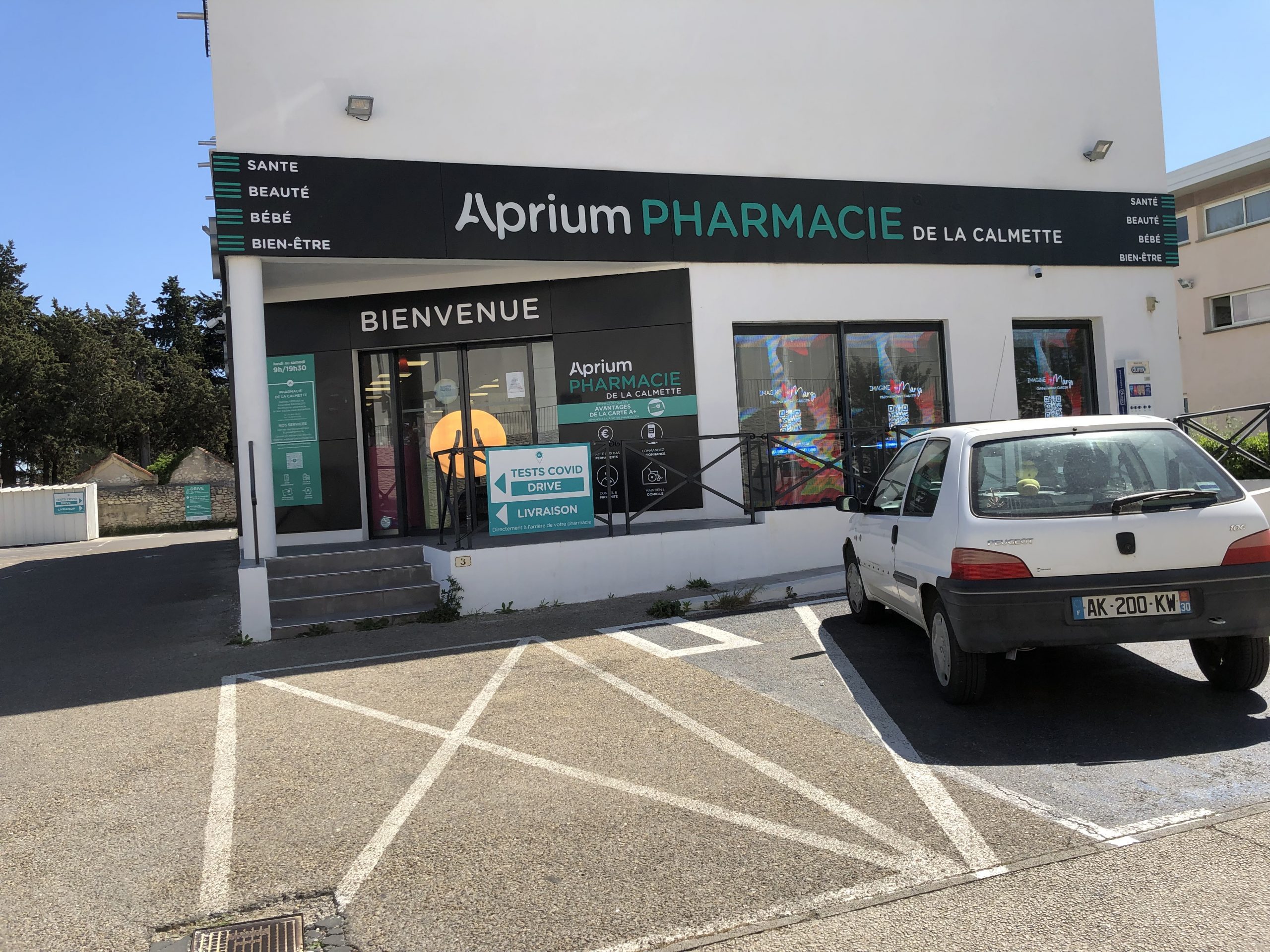 Enseigne lumineuse eclairee croix de pharmacie