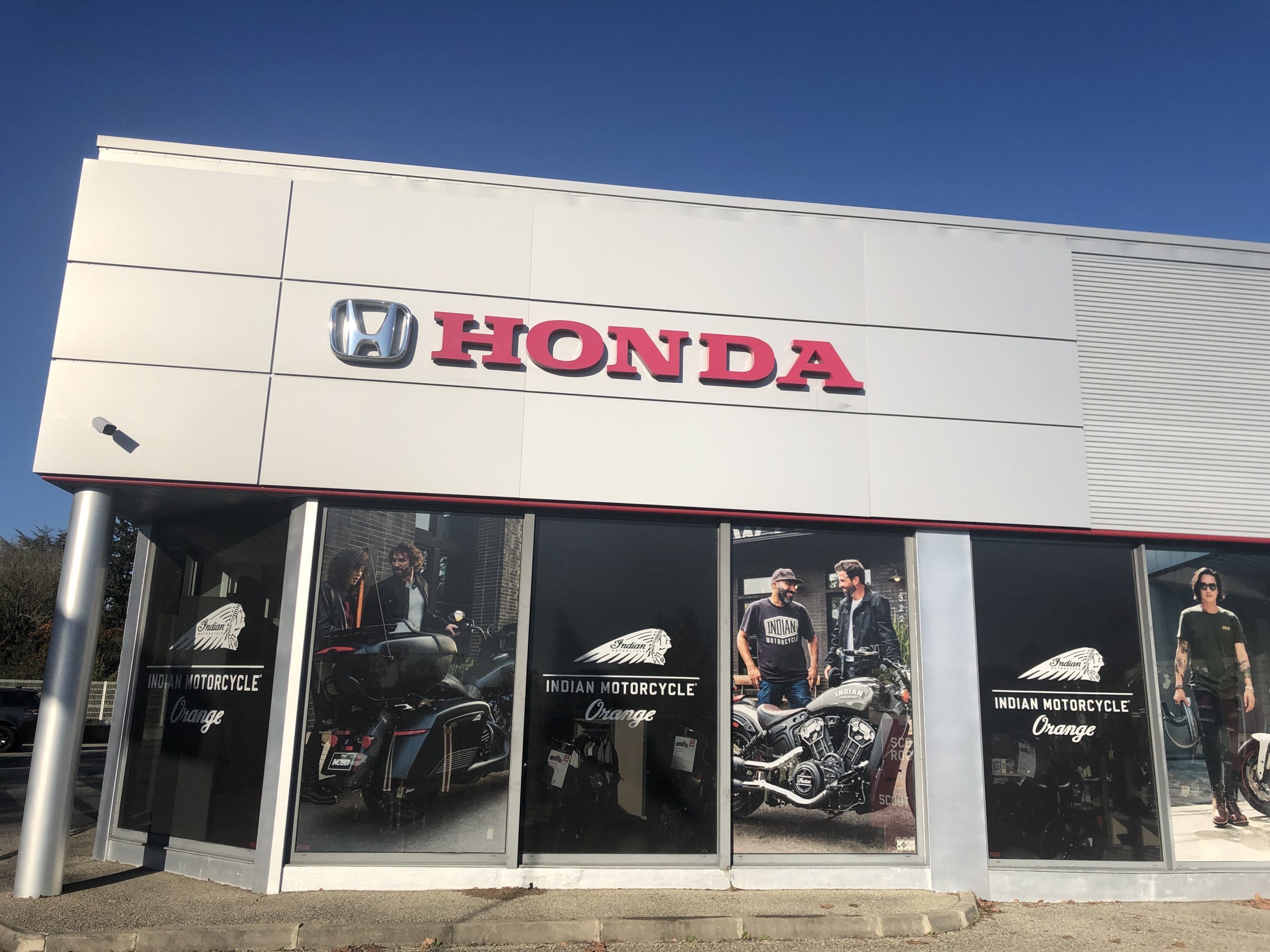 Enseigne lumineuse eclairee honda motors