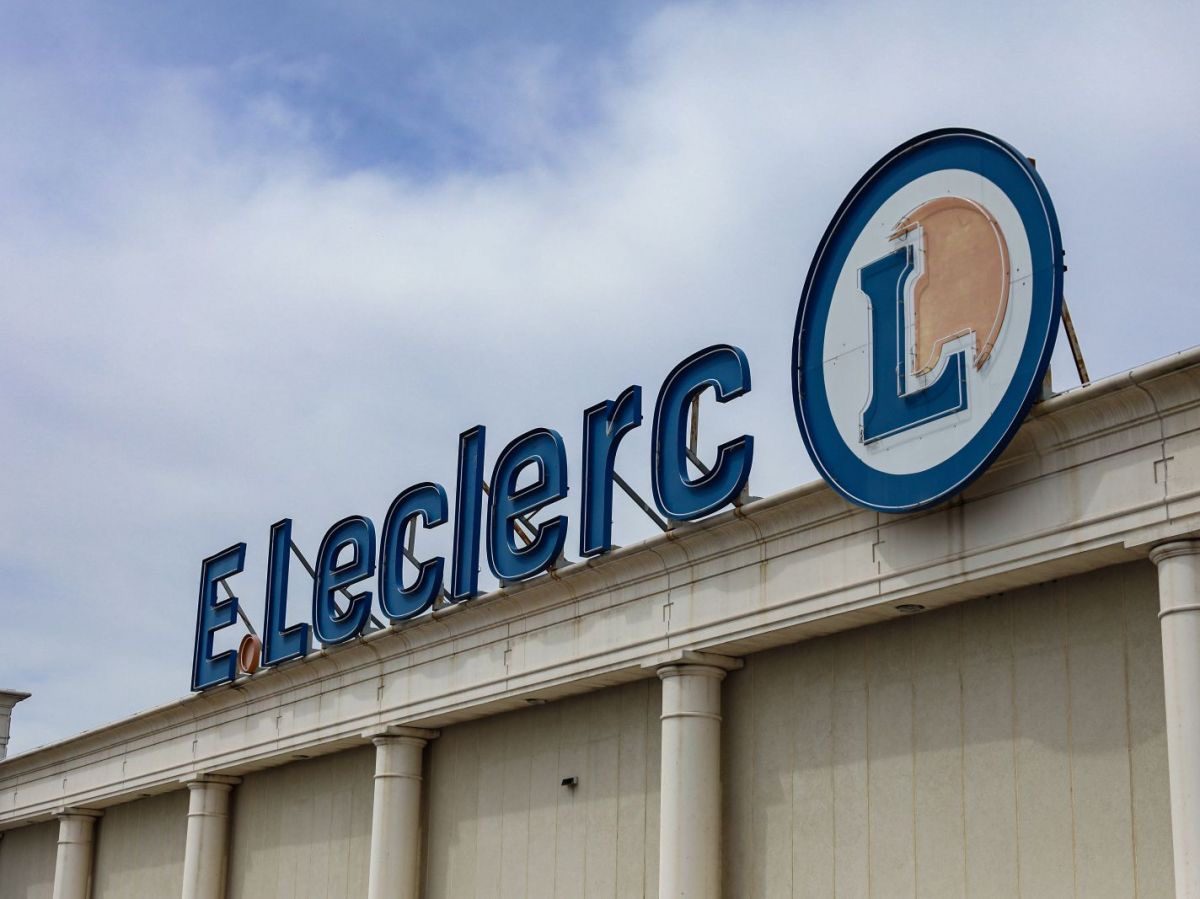 Enseigne lumineuse éclairée Leclecs – Comment moderniser une enseigne existante