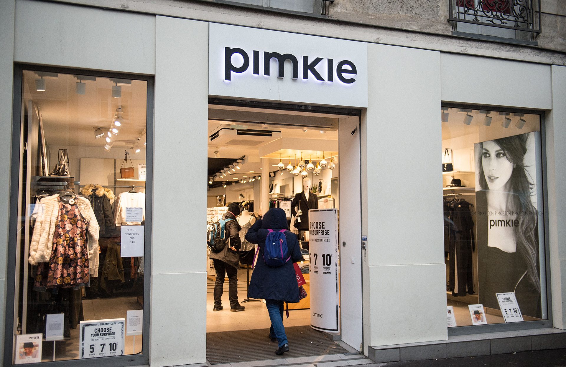 Enseigne lumineuse éclairée Pimkie – Comment moderniser une enseigne existante