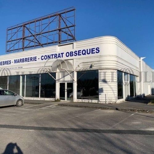 Enseigne lumineuse éclairée
