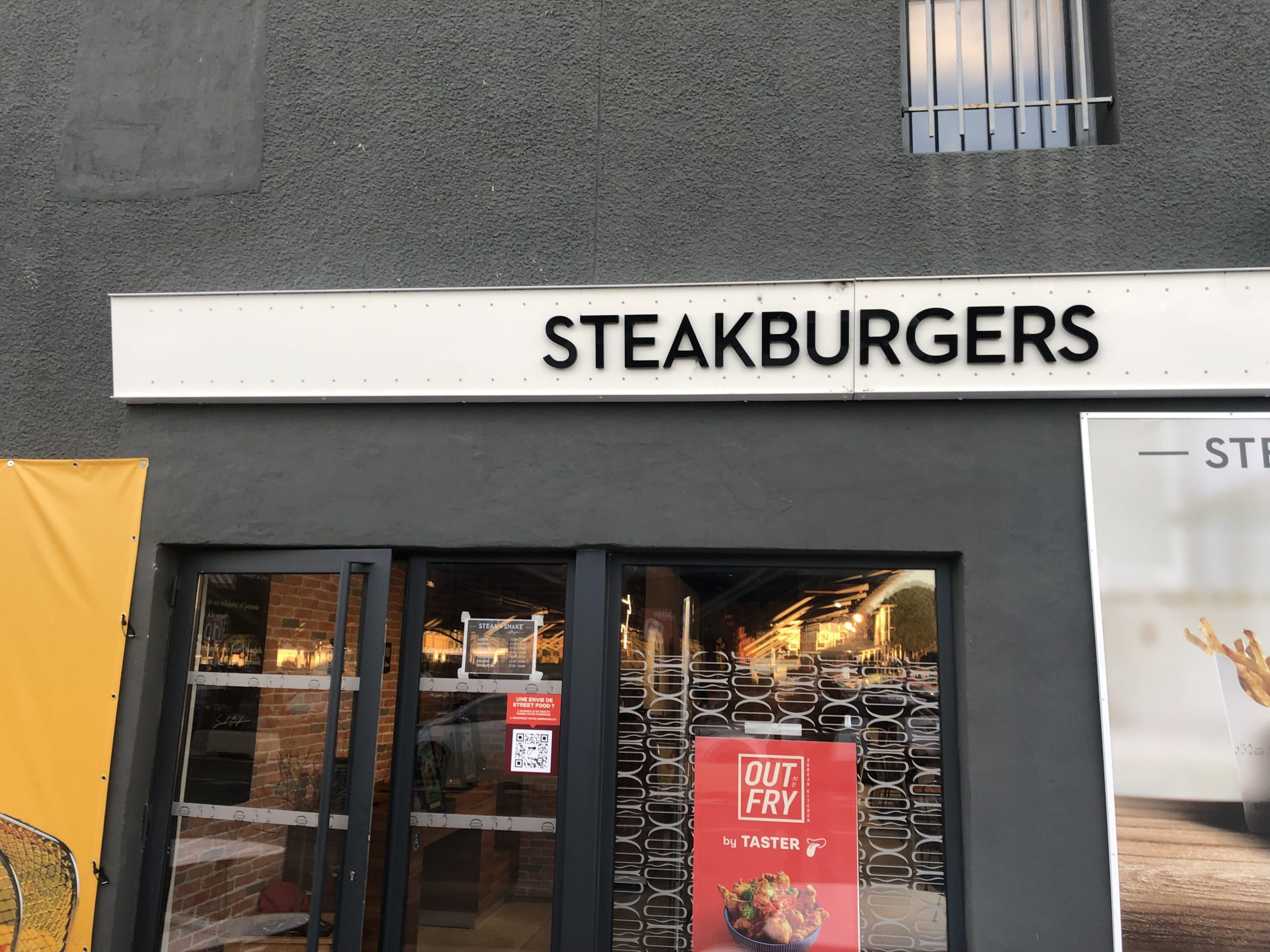 Lettres lumineuses de restaurant — réalisation Premium Enseigne