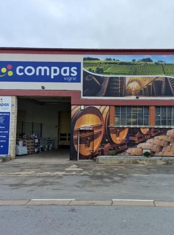 Enseigne lettres decoupees cave a vin
