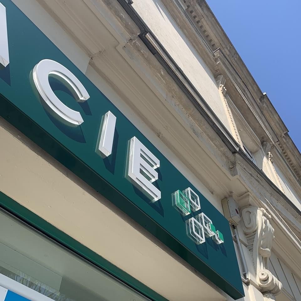 Enseigne lettres decoupees eclairage