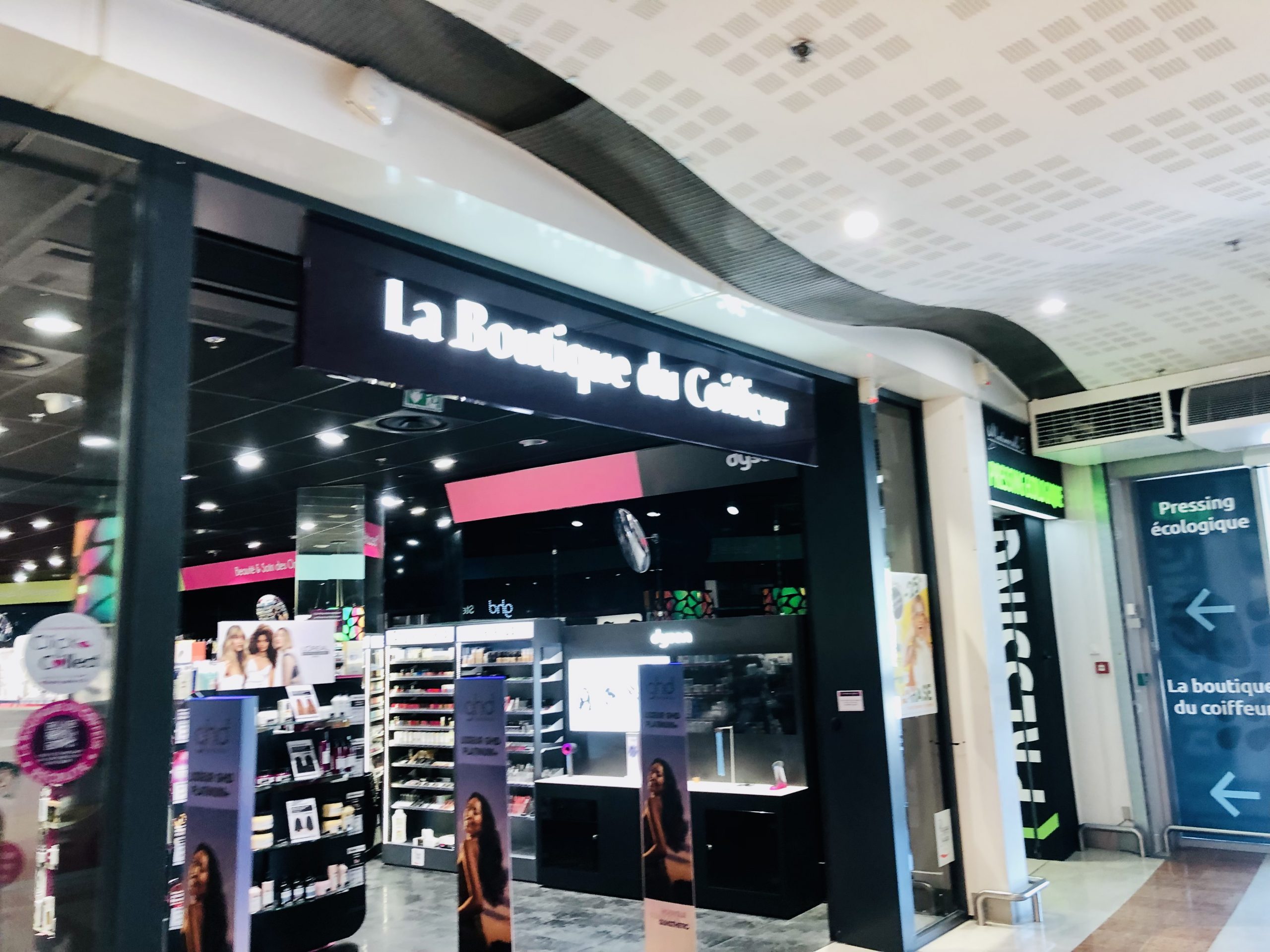 Enseigne lettres decoupees lumineuses enseignes caisson lumineux coiffeur