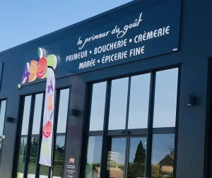 Bandeau noir Le Primeur du Goût avec lettres blanches et logo fruits coloré