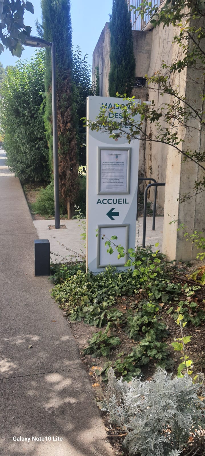 Enseigne eclairee premium totem