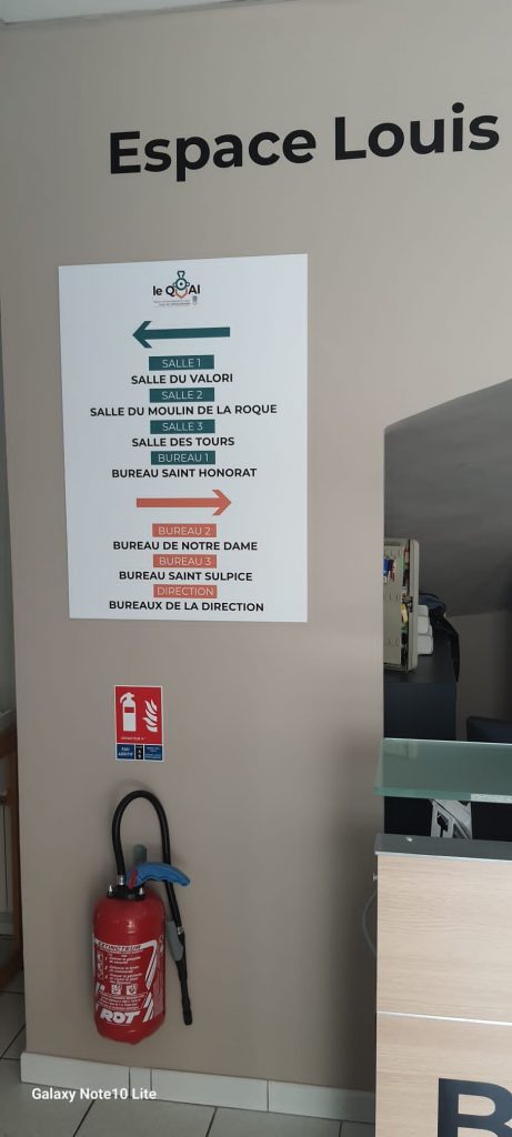 Enseigne panneau pour magasin totem