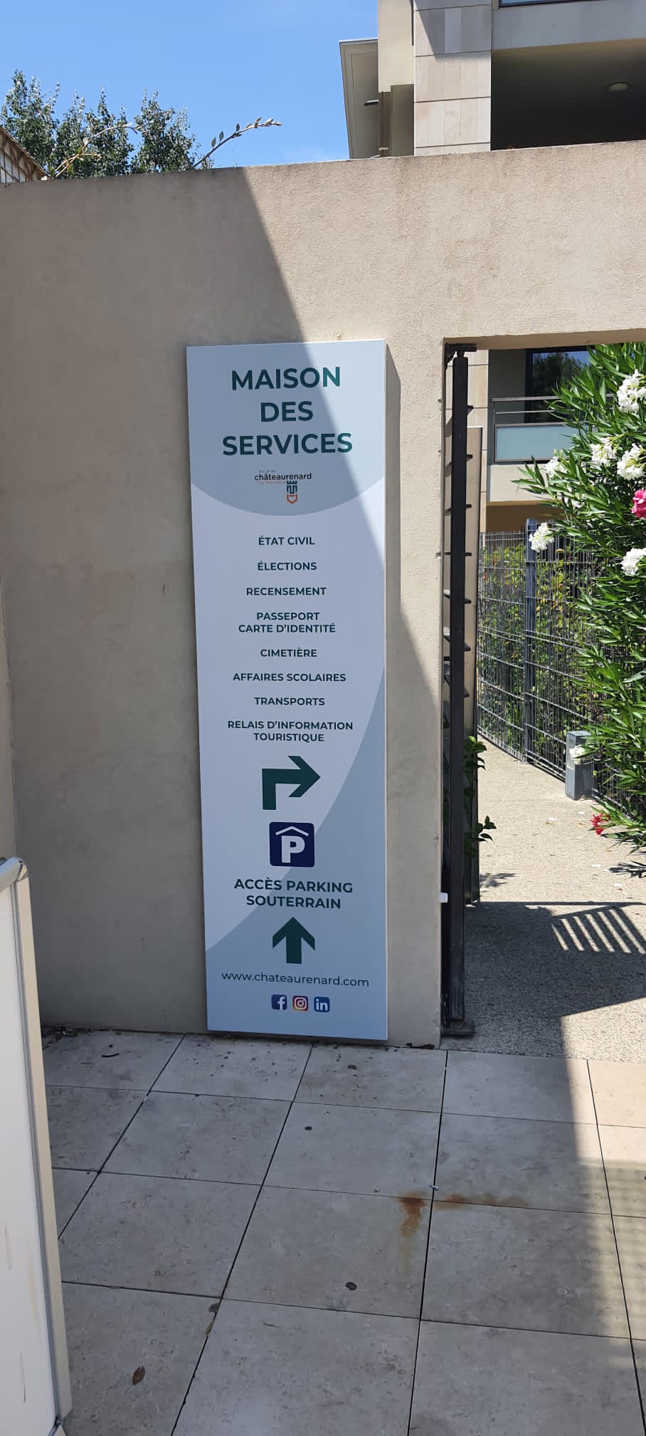Enseigne panneau pour magasin totem