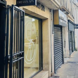 Enseigne lettres découpées et adhésifs