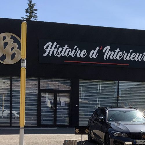 Enseigne lettres découpées et adhésifs lettrage