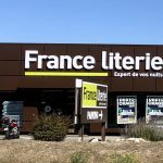 Enseigne lettres découpées et adhésifs lettrage literieEnseigne lettres découpées et adhésifs lettrage – L’enseigne double face : un atout pour les rues passantes