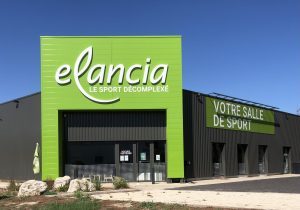Enseigne lettres découpées et adhésifs lettrage