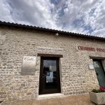 Réalisation d’enseigne et signalétique – vue 56 – Top 10 des enseignes sobres mais impactantes