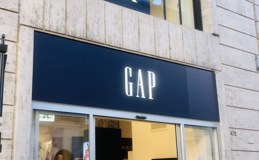 Enseigne lumineuse lettres découpées