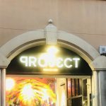 Enseigne lumineuse lettres découpées Projet – Fabrication de panneau publicitaire sur mesure : étapes et conseils