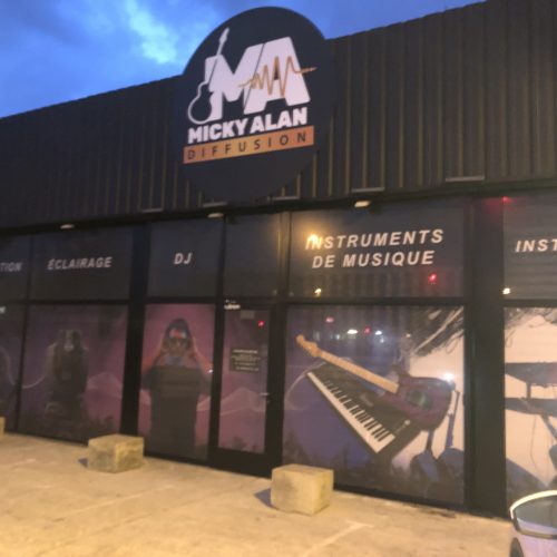 Enseigne lettres découpées lumineuses en relief