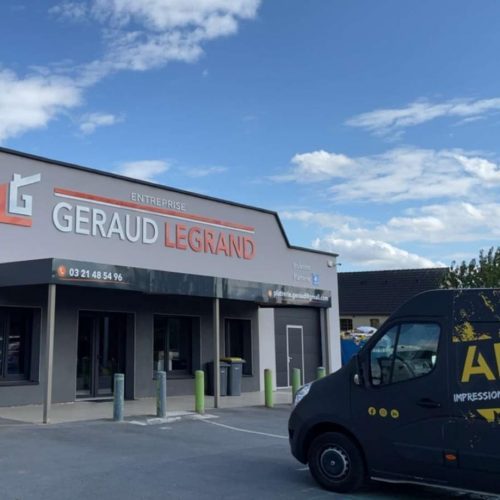 Enseigne lettres découpées lumineuses en relief