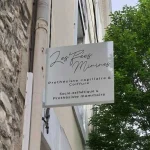 Enseigne drapeau pour Les Fees Minines – Panneau publicitaire pour commerce de proximité : visibilité et efficacité