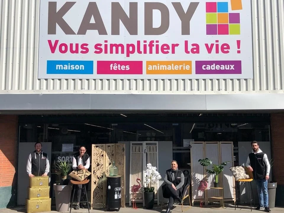 Désélectionner – pose d’adhésifs vitrine