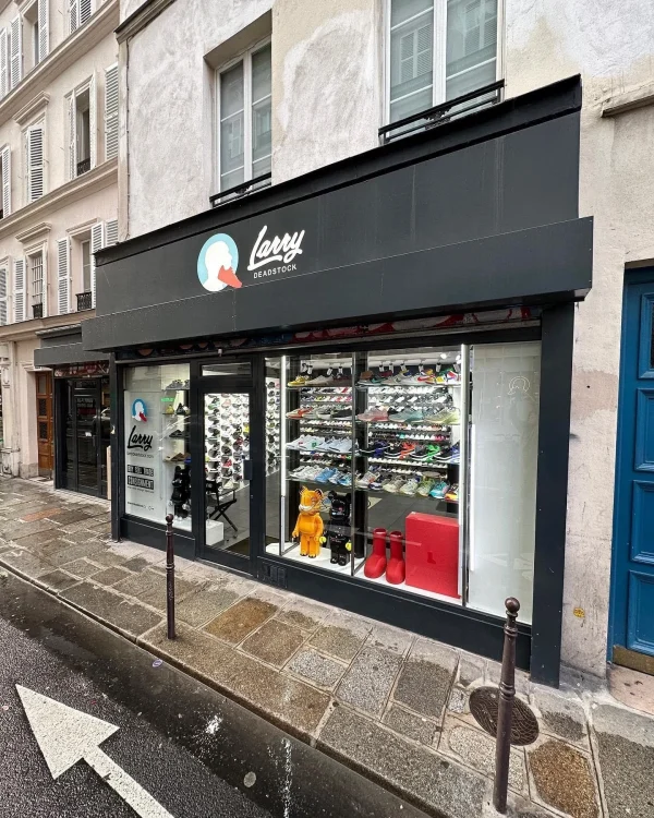 Réalisation d’enseigne commerciale – vue 38 présenté sur cette photographie
