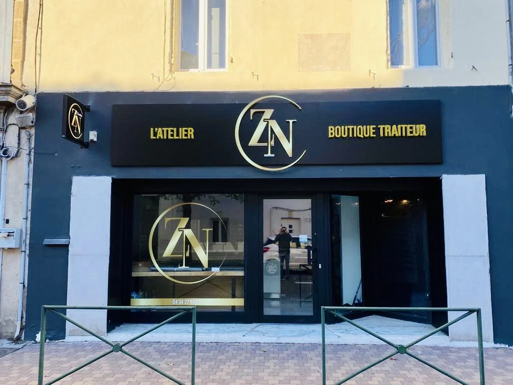 Enseigne lettres découpées