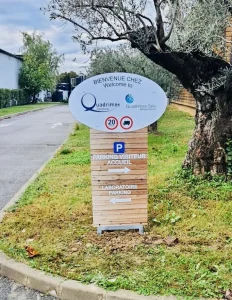 Réalisation d’enseigne commerciale – vue 43 présenté sur cette photographie