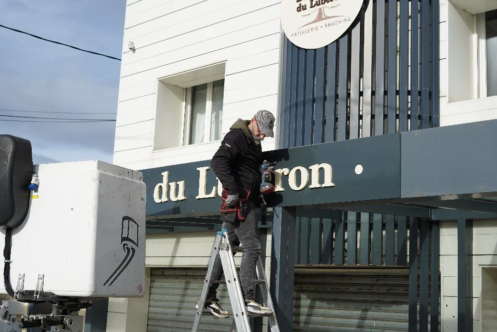 pose enseigne boulangerie (24) – habillage vitrine adhésif paris