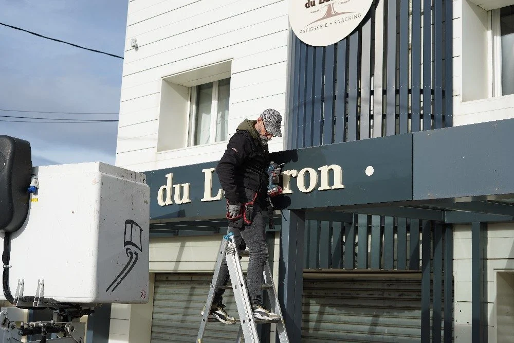 pose enseigne boulangerie (25) – habillage vitrine adhésif paris