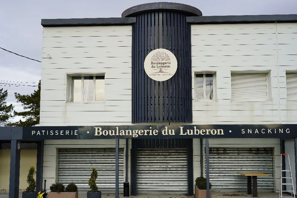 Façade complète Boulangerie du Luberon – habillage vitrine marseille