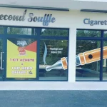 Adhésif vitrine magasins – Panneau dibond : avantages, usages et inconvénients
