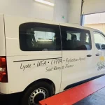 Flocage Alpill Campus en cours de finition – Panneau directionnel pour entreprise : guider efficacement les clients