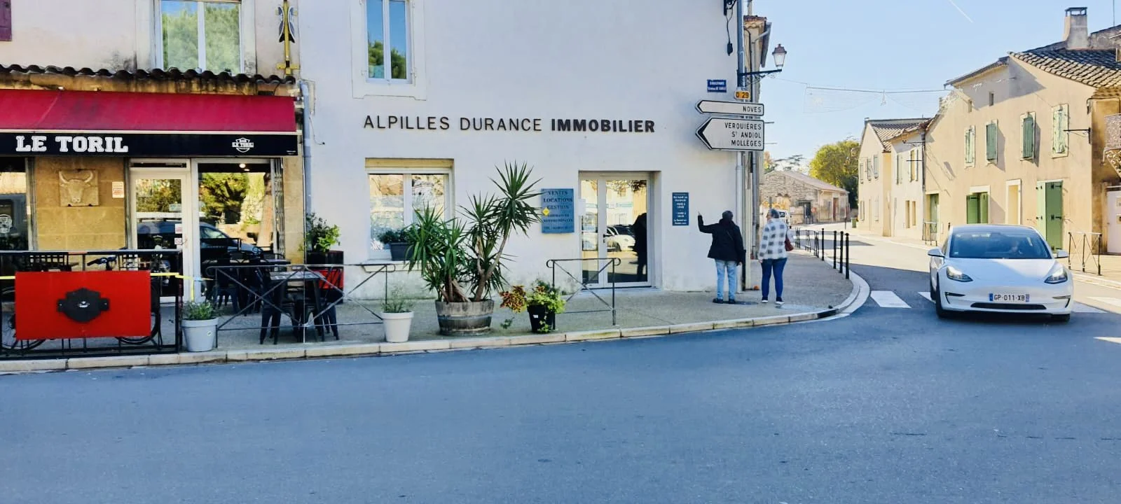 Désélectionner – pose d’un panneau pour un magasin