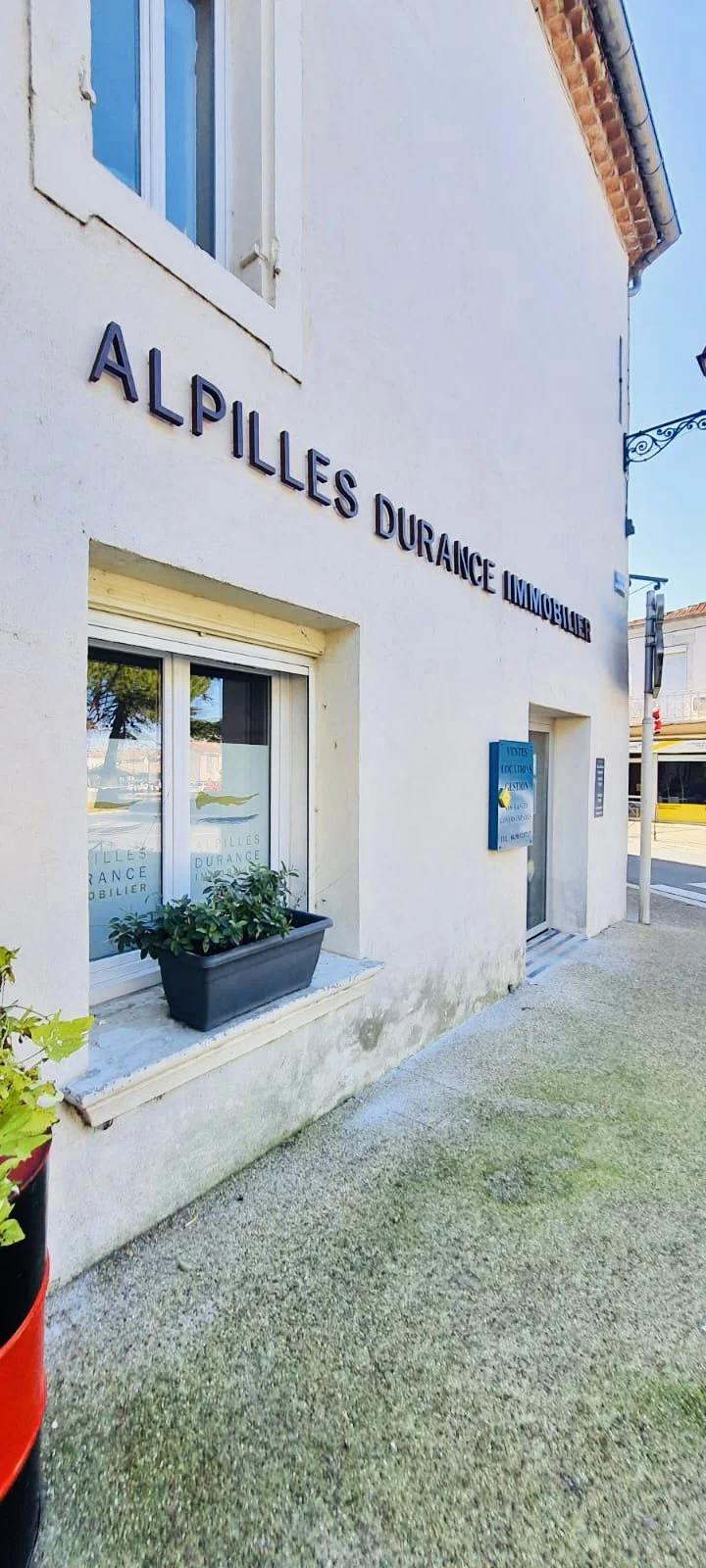 Désélectionner – pose d’un panneau pour un magasin