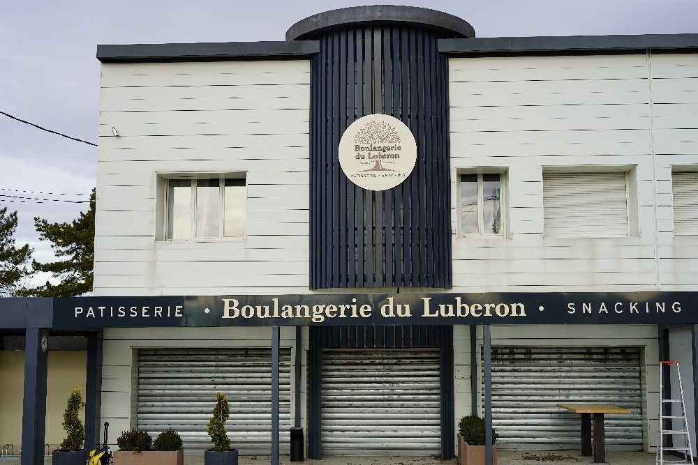 Pose enseigne boulangerie 11