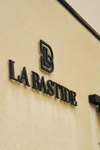 Enseigne lettres découpées