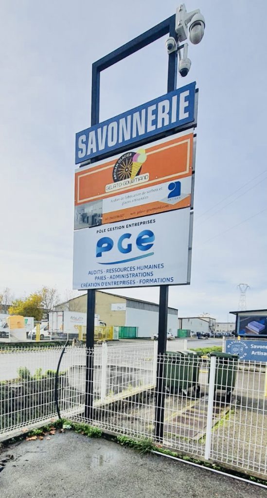 panneau bord de route