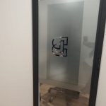 Porte de salle avec motif Asie – Réglementation des panneaux publicitaires selon les communes