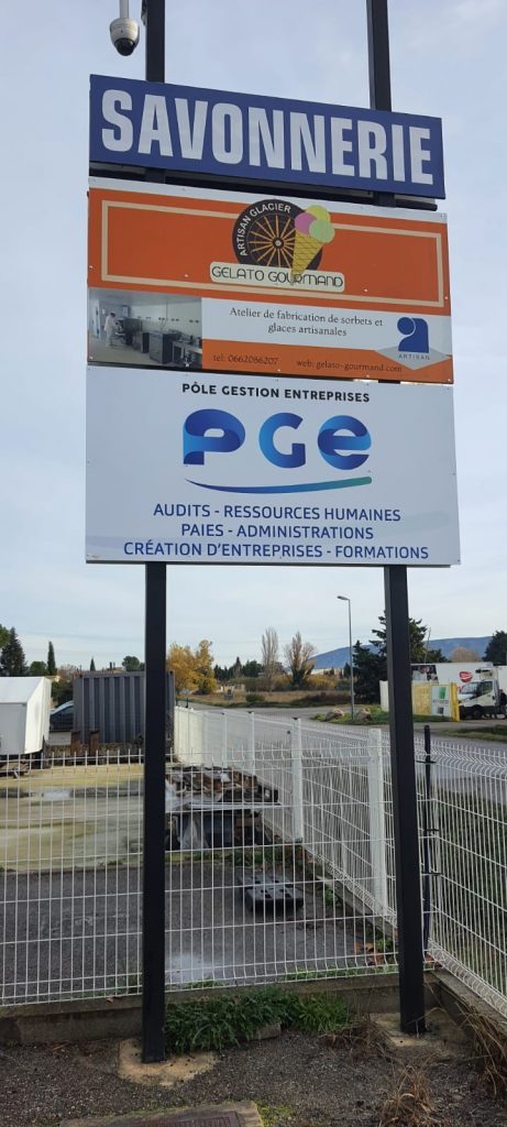 panneau bord de route