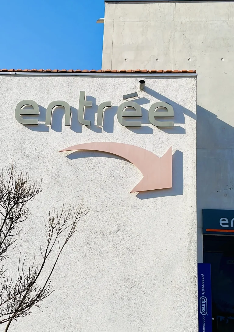 enseigne lettre boitier non lumineuses