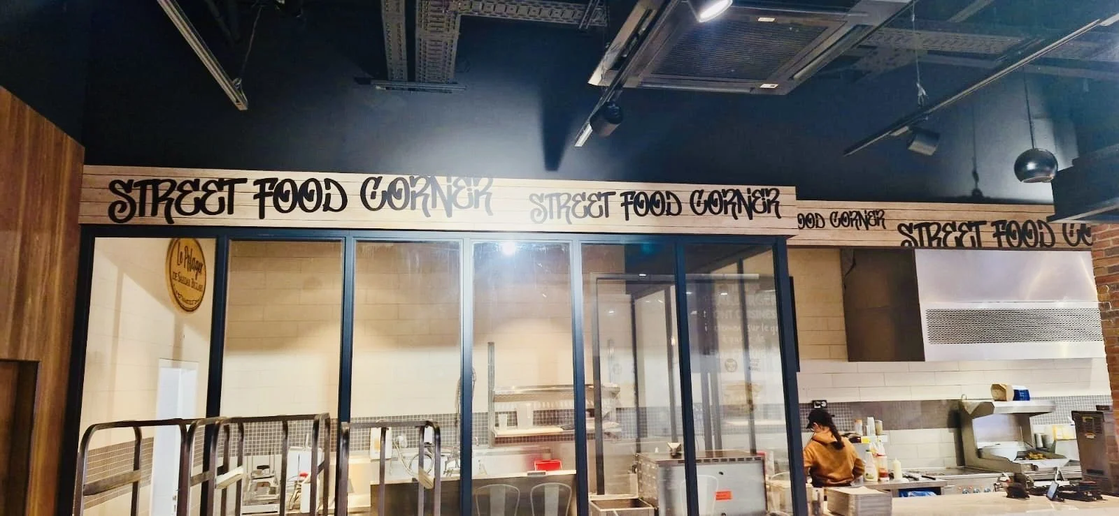 Bandeau panoramique pour cuisine ouverte de restaurant – adhésif dépoli personnalisé