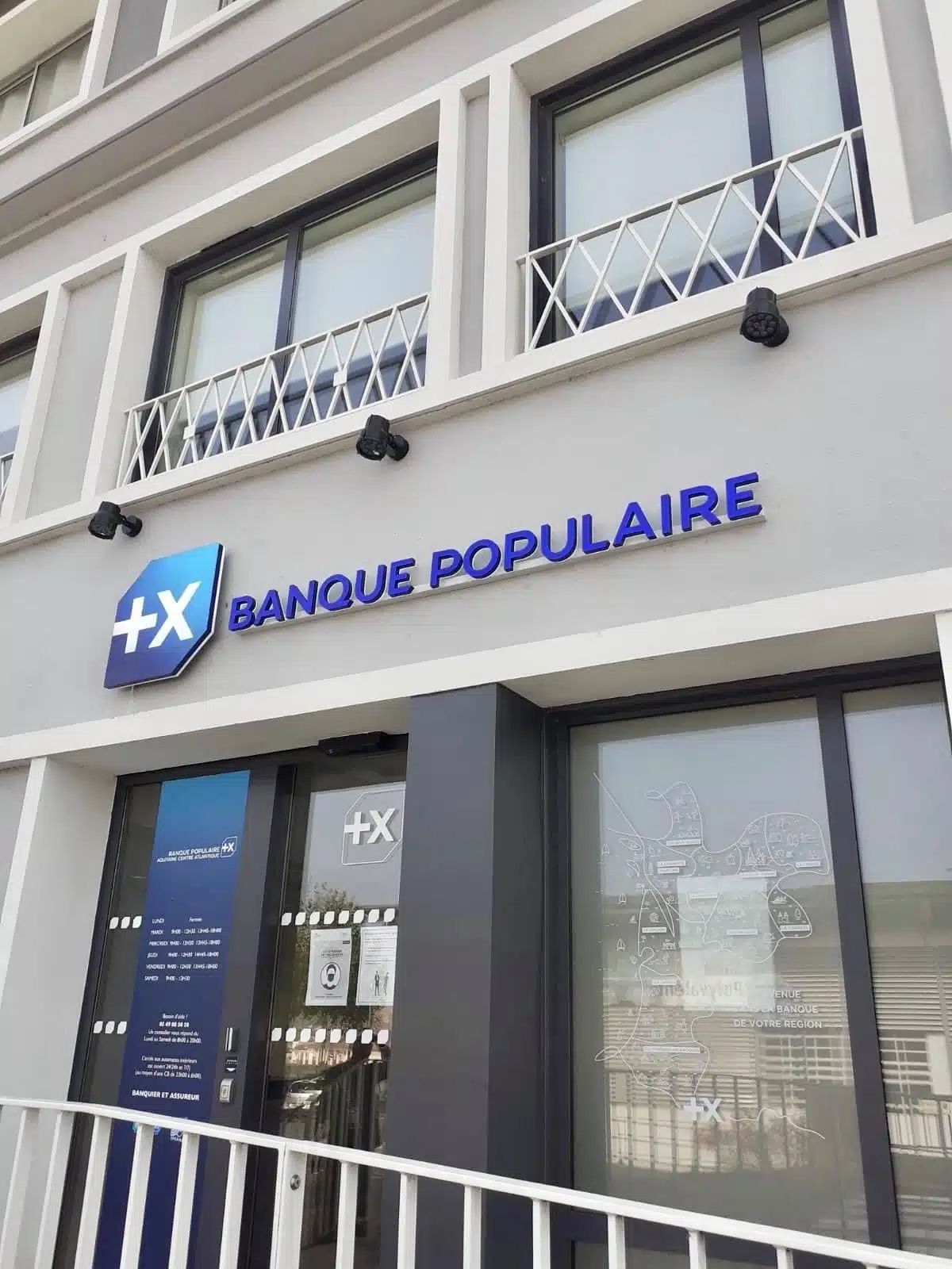 Enseigne en lettres relief Banque Populaire – enseigne publicitaire martigues