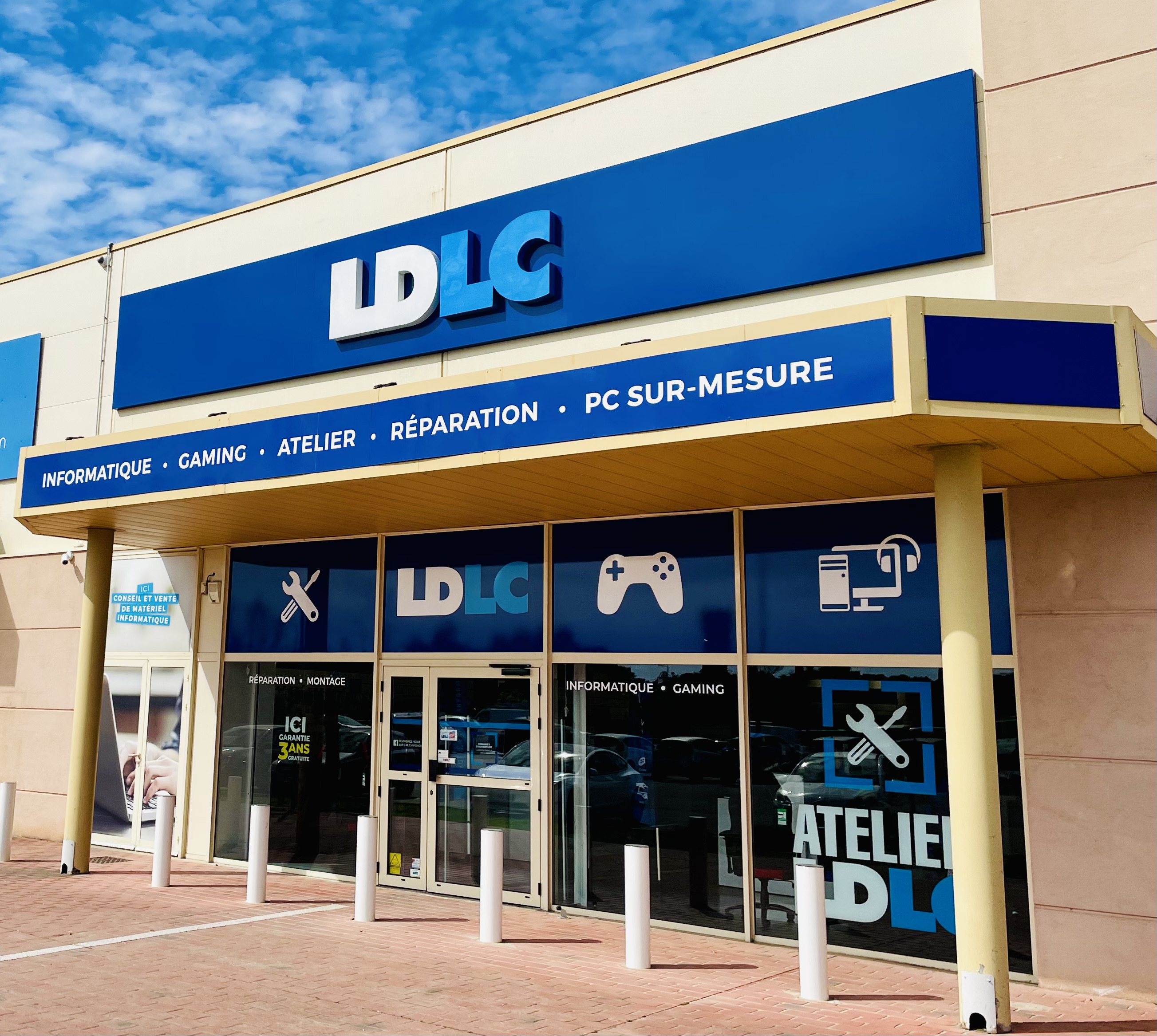 Enseigne letres découpées informatique – enseigne opticien, magasin optique