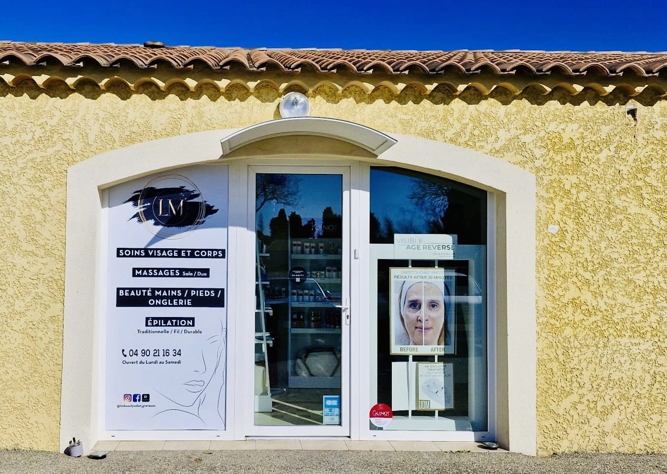 Habillage de vitrine pour institut de beauté