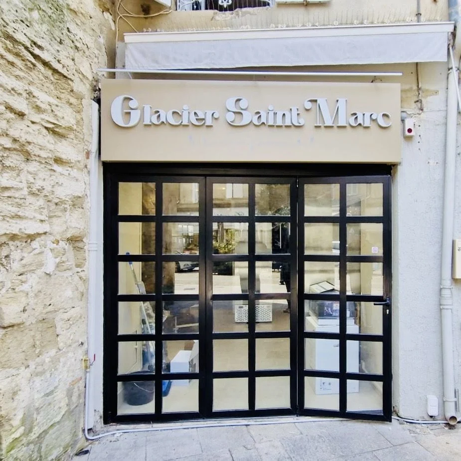 Enseigne du Glacier Saint-Marc – vue frontale – enseigne bureau de tabac lyon