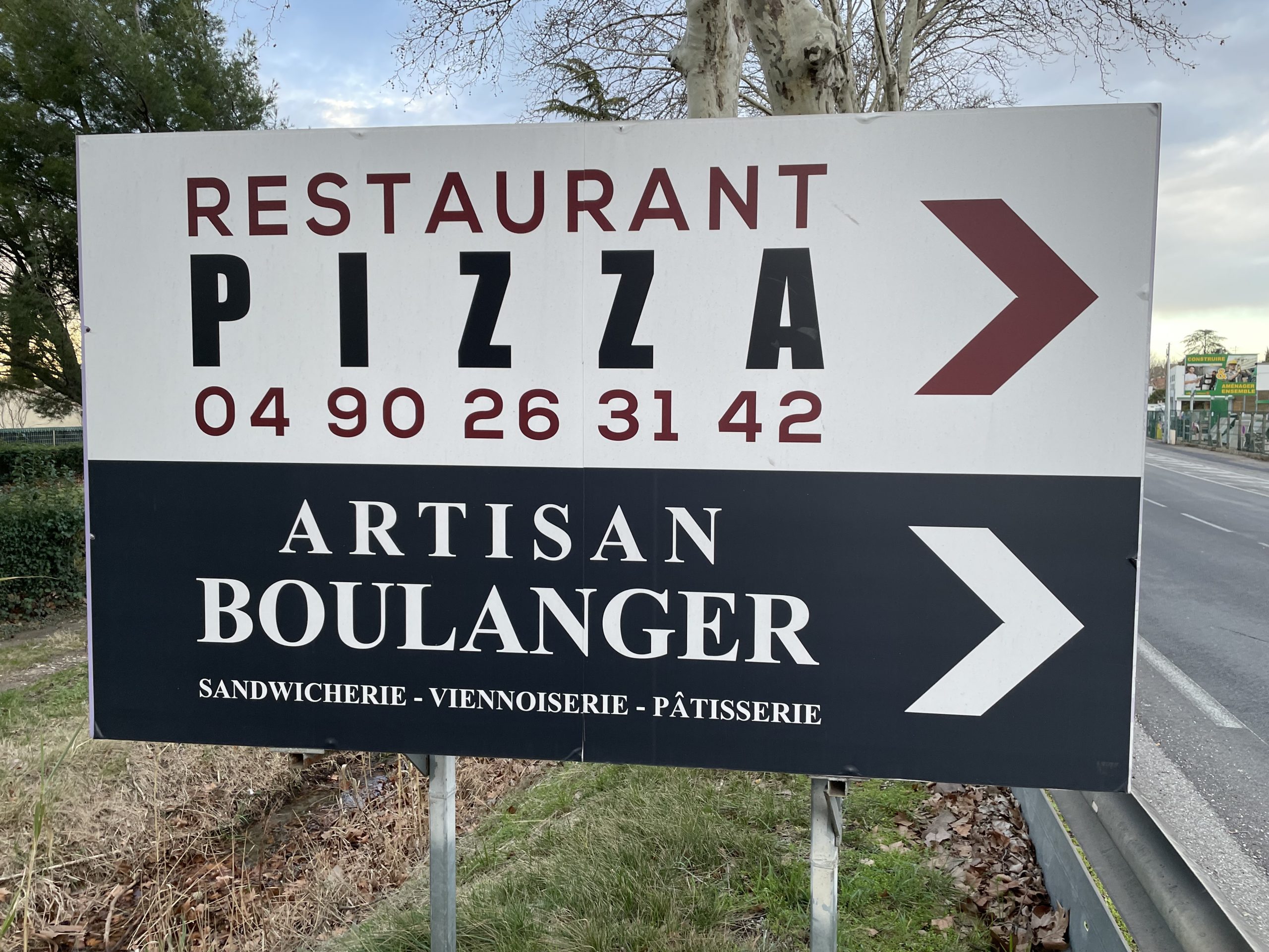 Préenseigne commune pour restaurant et boulangerie
