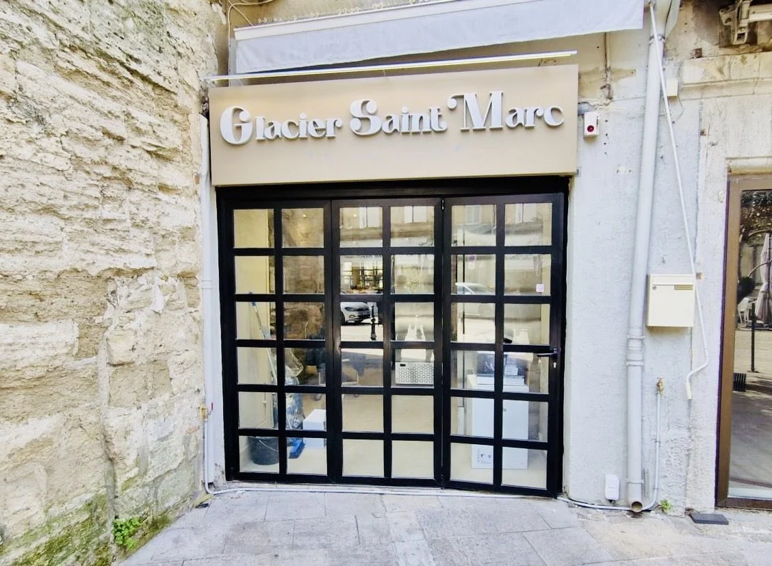 Enseigne en lettres découpées pour glacier Saint-Marc – enseigne bureau de tabac lyon