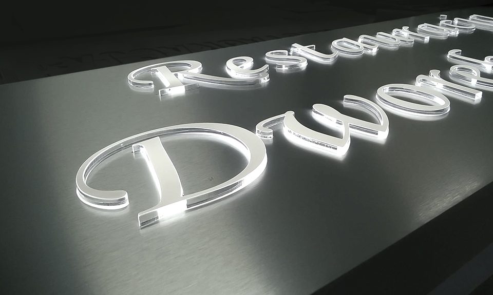 Enseigne dapeau lumineusess – panneau publicitaire